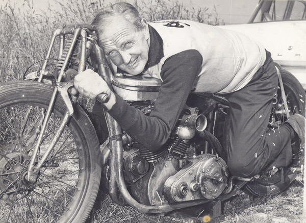 Hommage à Burt Munro, légende des courses automobiles 