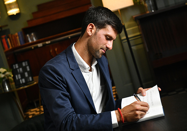 Novak Djokovic parle de l’importance de l’écriture et de l’éducation lors de la fête de lancement de Montblanc