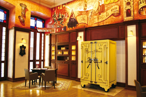 Cuervo y Sobrinos - Old safe kept in the “Boutique Museo” in Cuba