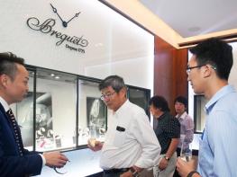 The innovator spirit of the brand amazes Singapore - Breguet