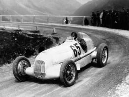 The Silver Arrow back to the Klausen Pass - IWC