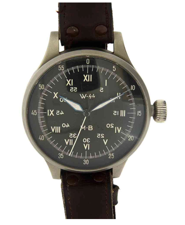 Une montre qui remonte doublement le temps