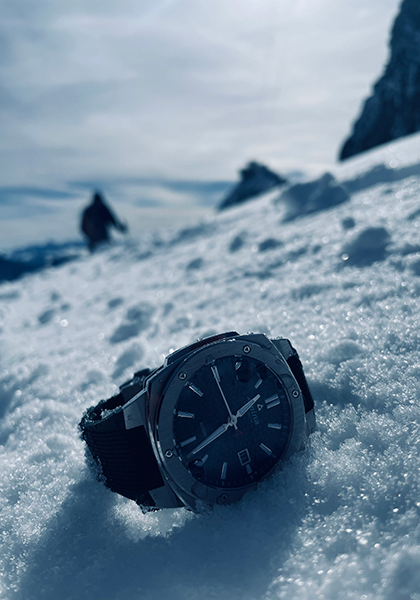 Randonnée dans les Alpes enneigées
