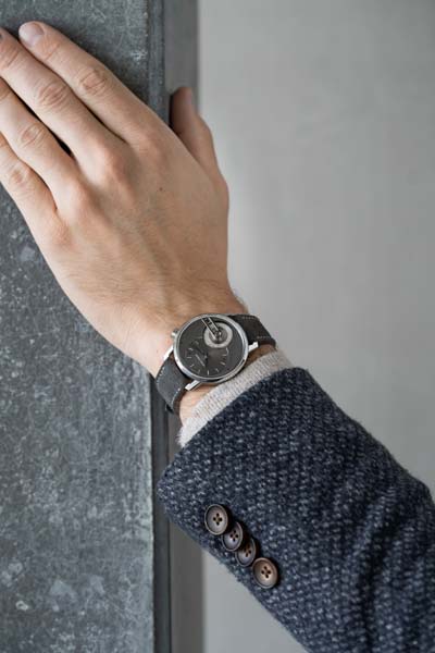 présente la « Tribute 1 », réinterprétation moderne de la montre-bijou de haute horlogerie