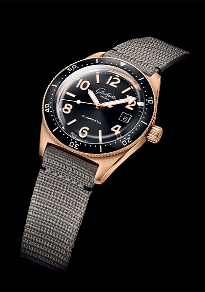 La nouvelle SeaQ en noir et or rouge 