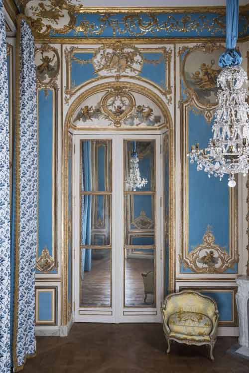 Breguet-Louvre-Drawing-Room-of-l'hôtel-de-Villemaré-Dangé
