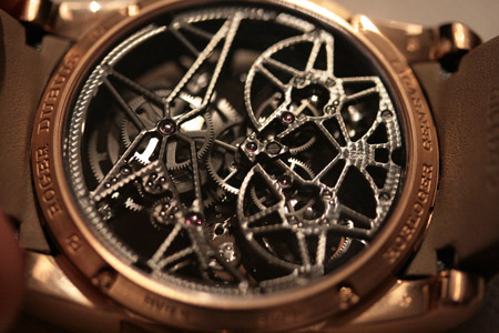 Roger-Dubuis-dentelle-mecanique