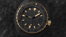SUB 300β Sharkhunter © DOXA