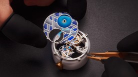 Voyager Tourbillon Volant Poinçon de Genève Plique-à-jour © Louis Vuitton