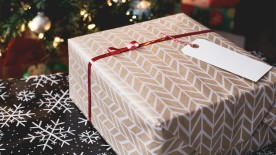 Gift © Kari Shea / Unsplash