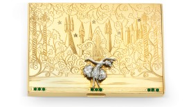  Packshot Poudrier Raymonda © Van Cleef & Arpels