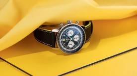 Navitimer B01 Chronograph 43 Aston Martin Aramco Formula One™ Team © Breitling