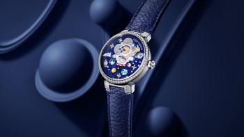 Louis Vuitton Tambour Slim Vivienne Jumping hours Sakura © Louis Vuitton