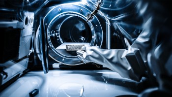 TAG Heuer Extracting carbon balance-springs