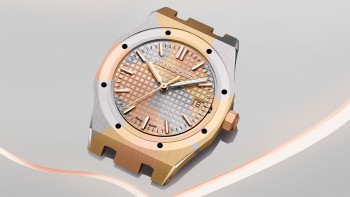 Chroma gold is presented on a 34 mm Royal Oak with a camouflage motif combining yellow, white and pink gold. © Courtesy of Audemars Piguetchroma gold is presented on a 34 mm Royal Oak with a camouflage motif combining yellow, white and pink gold. © Audemars Piguet