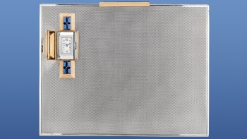 Minaudière ornée d'une montre à secret, 1934 Or jaune, styptor, diamants Yellow gold, styptor, diamonds © Collection Van Cleef & Arpels