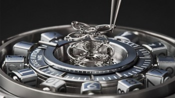 Tambour Taiko Spin Time Flying Tourbillon © Louis Vuitton