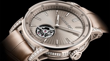 The new 38 mm Code 11.59 by Audemars Piguet Flying Tourbillon offers an elegant aesthetic with its 18-carat sand gold case set with brilliant-cut diamonds, sand gold-toned dial and beige alligator strap © Audemars Piguet
