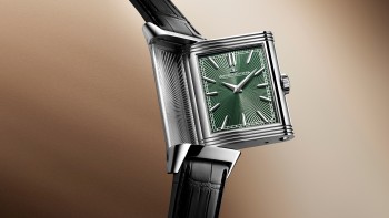 The Reverso Tribute Enamel ‘Xu Beihong’ in green © Jaeger-LeCoultre 
