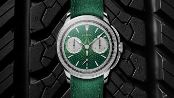 Crossroads Green Steel Beauty Dark Grey Alcantara strap LR retouch © Czapek & Cie