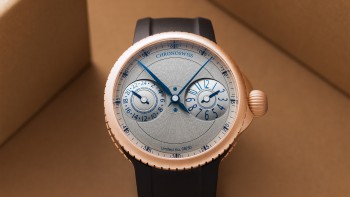Pulse GMT Frosted Guilloche Gold © Chronoswiss