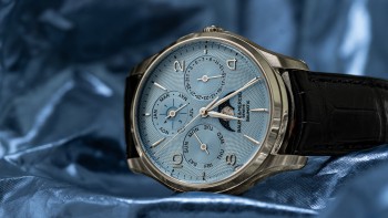 Clifton Automatique Date 39 mm en bleu glacier © Anders Modig Davin / WorldTempus