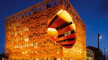 Illusionist monuments - Architecture