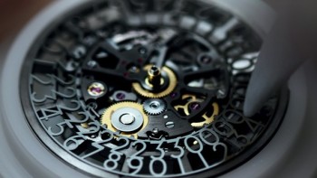 Video. Admiral’s Cup AC-One 45 Squelette - Corum