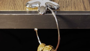 Win a DeWitt handbag hook with a Swarovski stone - Summer competition