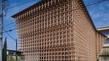 Between traditions and the here and now - Architecture