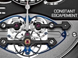 Constant Escapement L.M. awarded «2013 Watch of the Year» - Girard-Perregaux