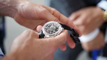 Quasar: a strange pairing of light and darkness - Girard-Perregaux