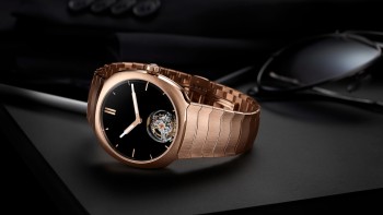 A Streamliner In Gold And Black - H. Moser & Cie.