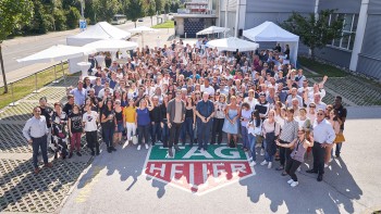 Chris Hemsworth visits the manufacture - TAG Heuer