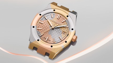 Chroma gold is presented on a 34 mm Royal Oak with a camouflage motif combining yellow, white and pink gold. © Courtesy of Audemars Piguetchroma gold is presented on a 34 mm Royal Oak with a camouflage motif combining yellow, white and pink gold. © Audemars Piguet
