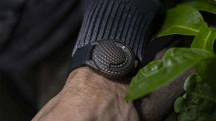 The UR-101 T-Rex ventures into the jungle, just as predatory dinosaurs did 65 million years ago. © Urwerk  