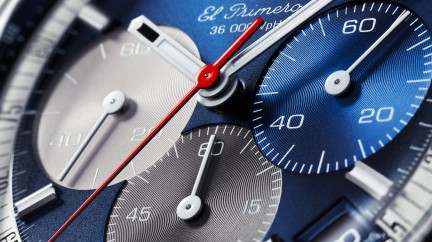 The CHRONOMASTER Original returns with a dial reinterpreted in blue, the brand’s signature colour. 