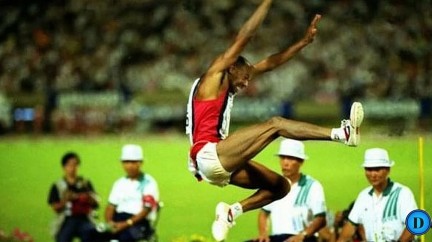 Mike Powell & Carl Lewis © Delos Communications