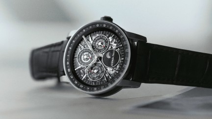 Le nouveau mouvement à calendrier perpétuel squelette, Calibre 7139, est présenté simultanément au cœur des collections Code 11.59 by Audemars Piguet et Royal Oak © Audemars Piguet