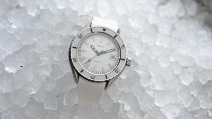Unveils SUB 200 Whitepearl - Doxa