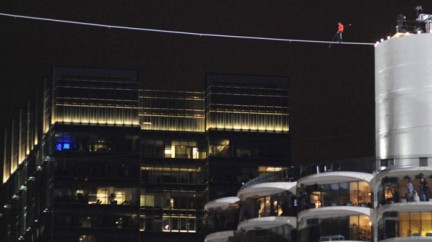 Nik Wallenda masters Chicago skyline - Jeanrichard