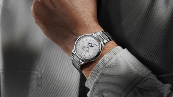 En acier, automatique © Jaeger-LeCoultre