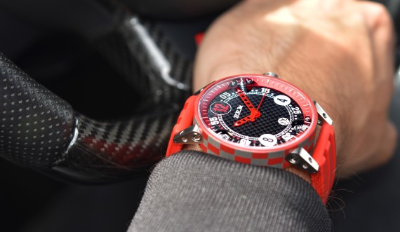 B.R.M Chronographes V6-44-SA Cercolor rouge © Francéclat