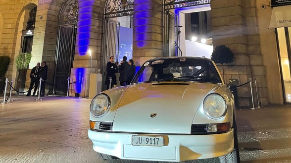 Dial 911 for Porsche - TAG Heuer