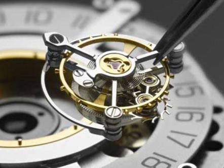 A rare breed - Central tourbillons