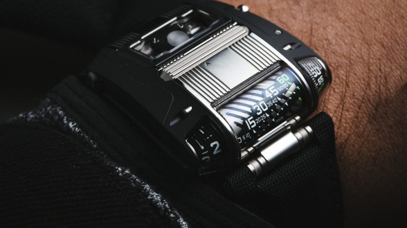 In two-tone mode - Urwerk