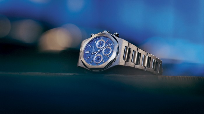 Laureato Chronograph Williams Edition © Girard-Perregaux