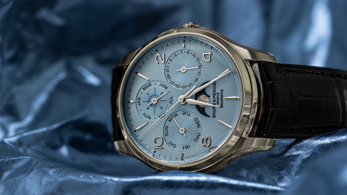 Clifton Quantième Perpetuel en bleu glace © Baume & Mercier