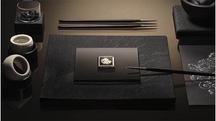 Reverso Tribute Enamel "Dragon" © Jaeger-LeCoultre