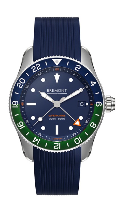 S3 O2 in steel, unidirectional rotating bezel in aluminium, 40 mm diameter, automatic movement with window date, second time zone on central hand, rubber strap. CHF 3,600. © Bremont